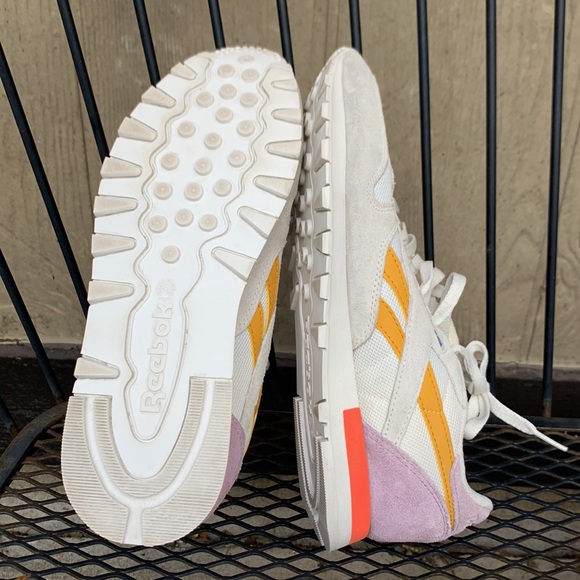 Women’s Reebok Classics - Picture 10 of 13